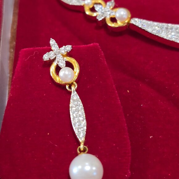 Delicate Indian Design Faux Pearl Rhinestone Gold Wedding Necklace Earrings Set - Picture 2 of 13